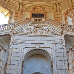 <div class="audio-box">
  <div class="audio-title">🎧 Lo scalone</div>
  <audio controls src="https://padulafoto.it/wp-content/uploads/2019/12/22.-Lo-scalone-ellittico.mp3"></audio>
</div>