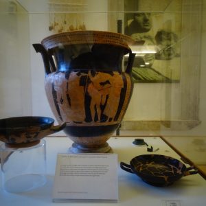 <div class=“Museo archeologico">🎧 </div>
<audio controls src="https://padulafoto.it/wp-content/uploads/2018/09/museo-della-lucania-occidentale.mp3"></audio>
</div>