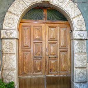 28 - Portale in pietra