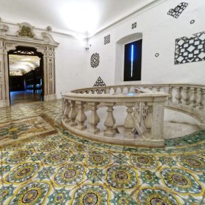 <div class="audio-box">
<div class="audio-title">🎧 Bibliote - Scala a chiocciola</div>
<audio controls src="https://padulafoto.it/wp-content/uploads/2019/12/19.-La-scala-elicoidale-e-la-biblioteca-1.mp3"></audio>
</div>